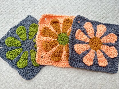 3D retro daisy granny square