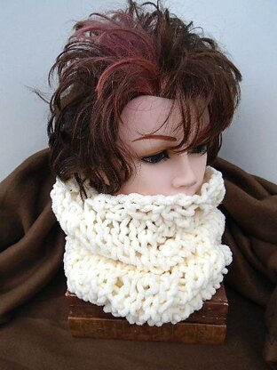 906 - Soft Bulky Cowl/Hood