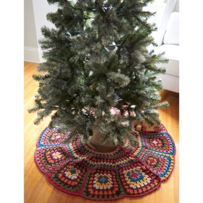 Tricia's Tree Skirt in Patons Classic Wool Worsted - Downloadable PDF