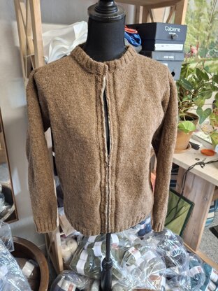 KIRKHILL, a woollen cardigan for women and men
