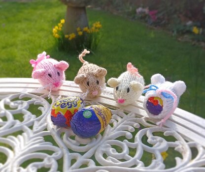 Little Mouse Family Creme Egg Cover Knitting Pattern DK Gift Charity knit EASY Easter Egg Hunt Milk Toy Cadburys Caramel Oreo Egg