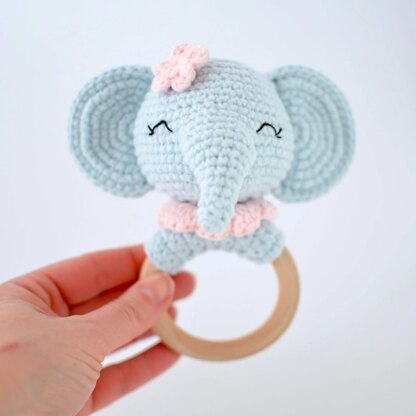 Decorative Teething Ring in Lion Brand Feels Like Butta - M23048 FB - Downloadable PDF