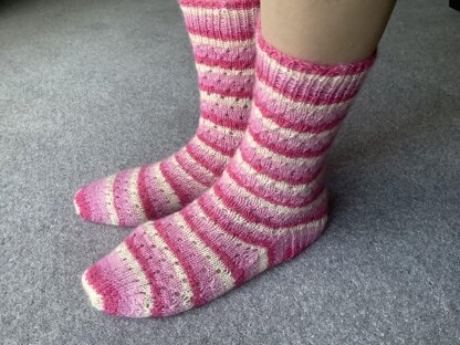 WOMEN’S SOCKS WITH THICKER HEELS, SOLES AND TOES