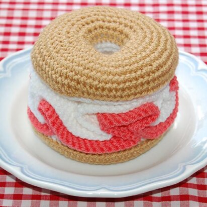 Crochet Pattern for a Bagel with Salmon and Cream Cheese - Play Kitchen