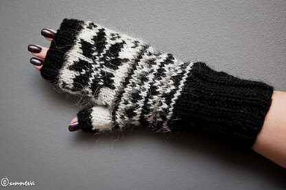 Snowflake fingerless mittens