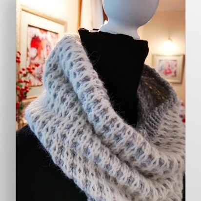 Luxe Snowy Cowl (Beginner Knitter)