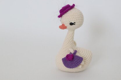 Lily The Swan /Amigurumi Toy