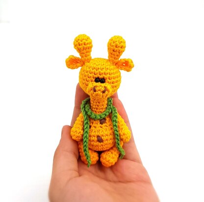 Crochet miniatue Giraffe pattern. Amigurumi Giraffe pattern.