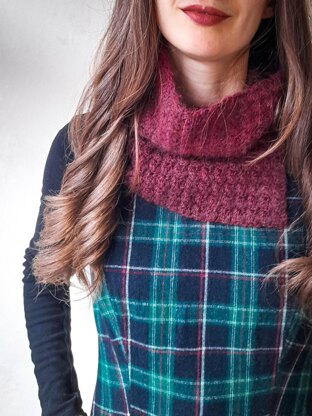 Berry Kiss Cowl