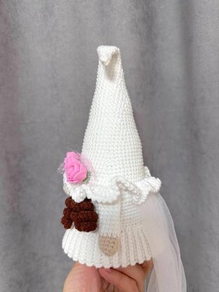 Gnome bride