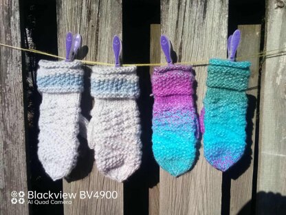 Wild Island Textured Mittens