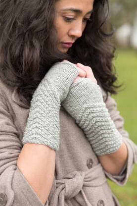 Chevron Fingerless Gloves in Imperial Yarn Erin - PC35 