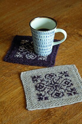 Snowflake placemats, coasters and table runner
