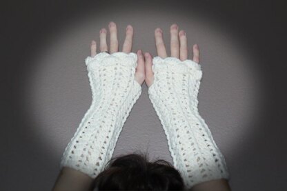 Lacy Wrist Warmers with Shell Edge