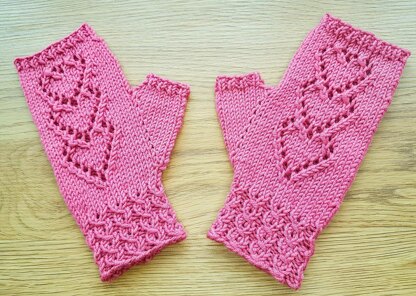 Lace Hearts Fingerless Gloves