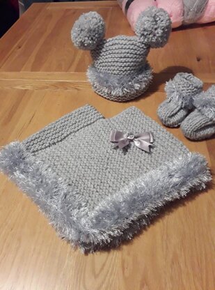 Baby girls poncho,hat and boots set
