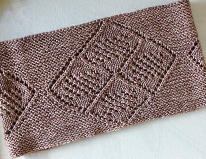 Lattice and Purl Cowl