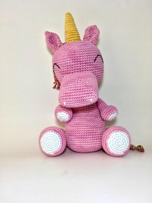 Cornelia the amigurumi pink unicorn