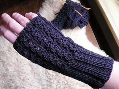 Cloverleaf Lace Mitts