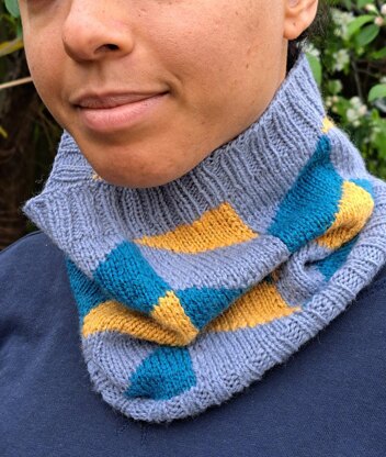 Chevrons Cowl