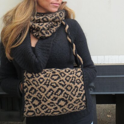 Giaguaro Muff - knitting pattern