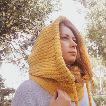 Crochet hood "Fluffy"