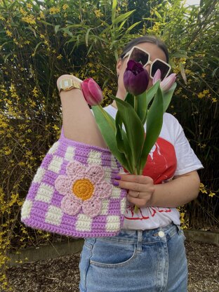 Crocheted checked flower bag