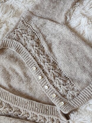 MARGUERITE Cardigan: A Stylish and Cropped Knit