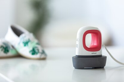 Cricut EasyPress Mini - Raspberry