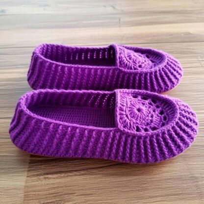 Crochet Slippers Pattern – Women’s House Shoes – Easy Adult Clogs PDF + Video Tutorial