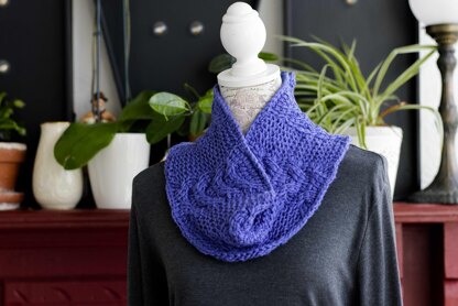 Twist and Turn Cowl
