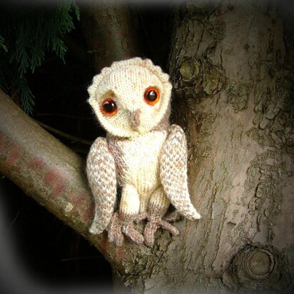 BARN OWL toy knitting pattern by Georgina Manvell