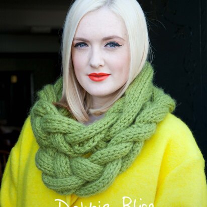 "Caitlin Cowl" - Cowl Knitting Pattern For Women in Debbie Bliss Roma - DBS018