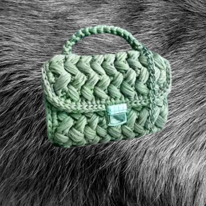 Ravelry: T-Shirt Yarn Crochet Purse pattern by Jennifer V. {The Craft Patch}