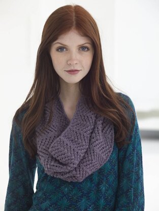 Gray Lace Cowl in Lion Brand Superwash Merino Cashmere - L0073