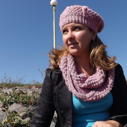 Pink Winter Infinity Scarf - knitting pattern