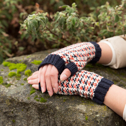 Foxy Fingerless Mitts in Imperial Yarn Tracie Too - PC50