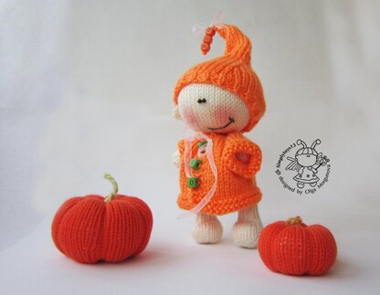 Pebble doll Halloween BOO and two pumpkins