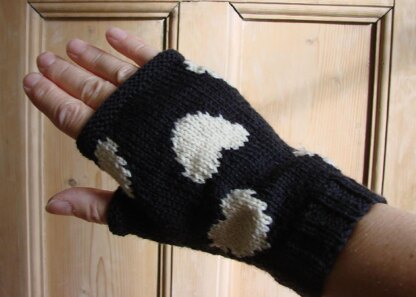 Hearts fingerless mitts