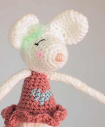 Ballerina mouse tie back