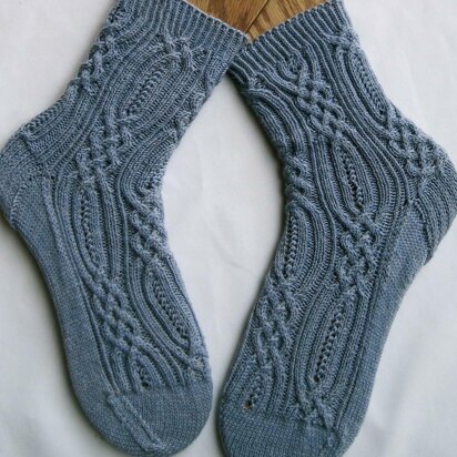 Elkridge Cable Lace Socks - knitting pattern