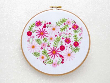 Ohsewbootiful Floral Heart Printed Embroidery Kit - 6 x 6in / 15 x 15cm