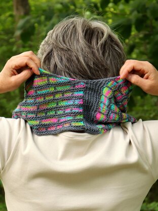 Variegated Squares Cowl