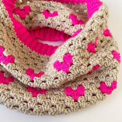 Mini Hearts Cowl