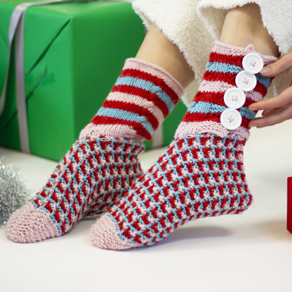 Universal Yarn Swiss Meringue Slippers Kit