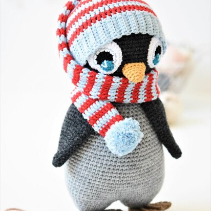 Pompom hat penguin