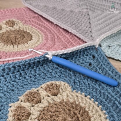 Puppy Pawprint Blanket - US Terminology