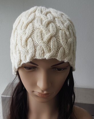 Holly - 8ply cable beanie