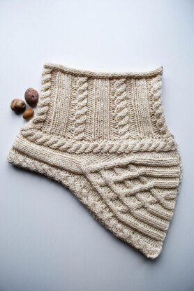 Fenestrella Cowl