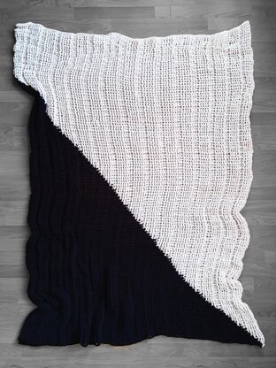 Corner Dip Color Block Crochet Throw Blanket